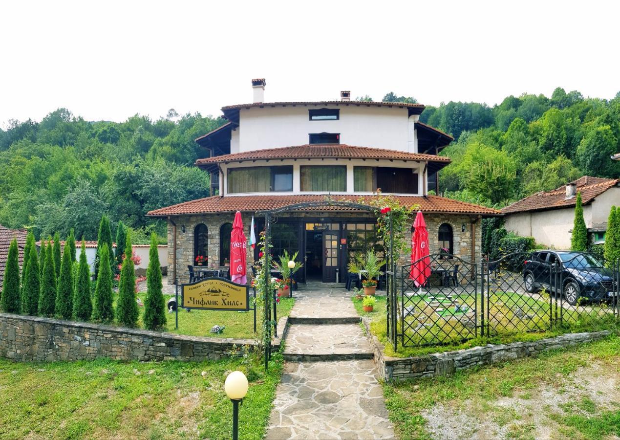 Family Hotel Chiflik Hills Экстерьер фото