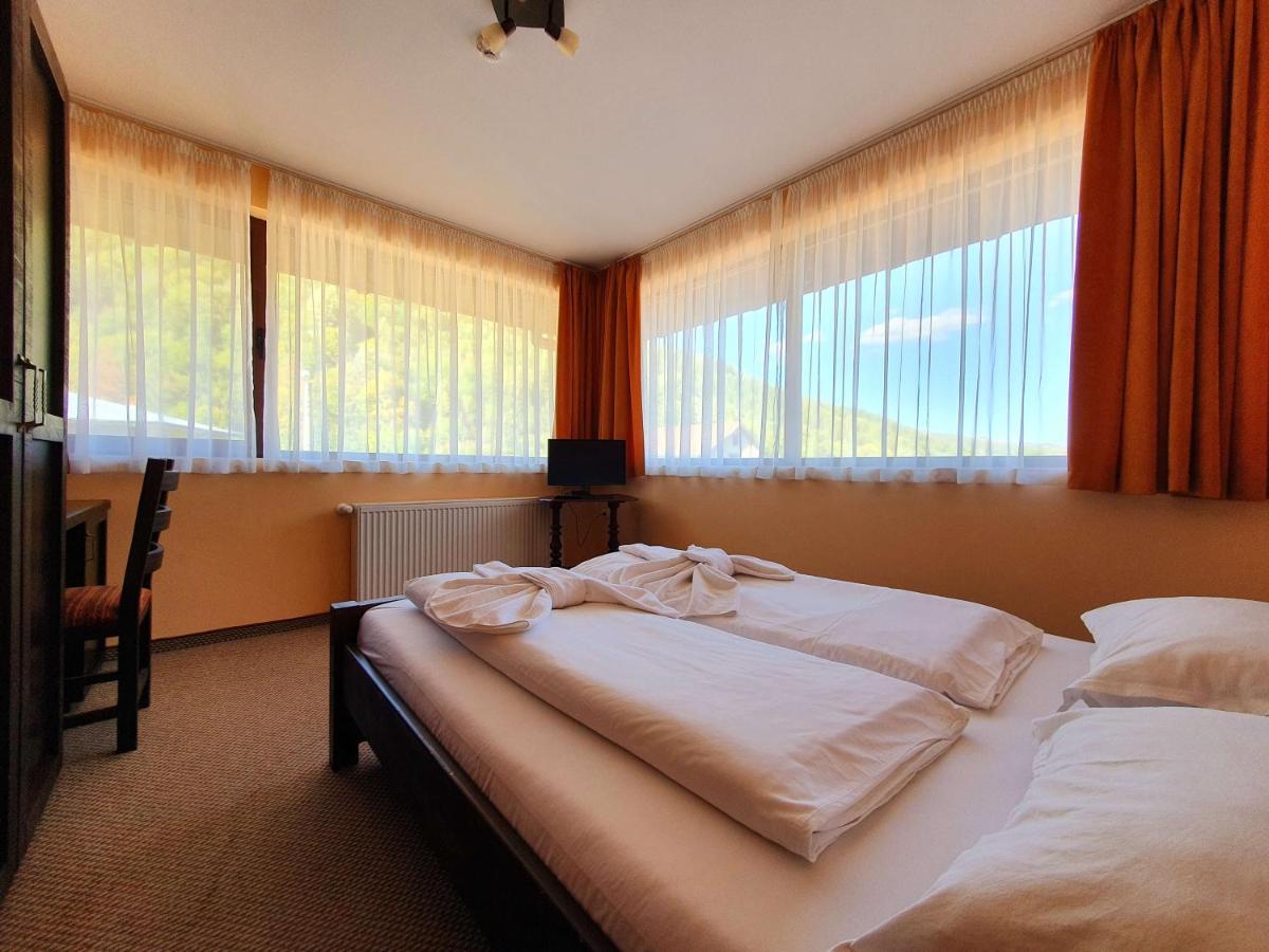 Family Hotel Chiflik Hills Экстерьер фото