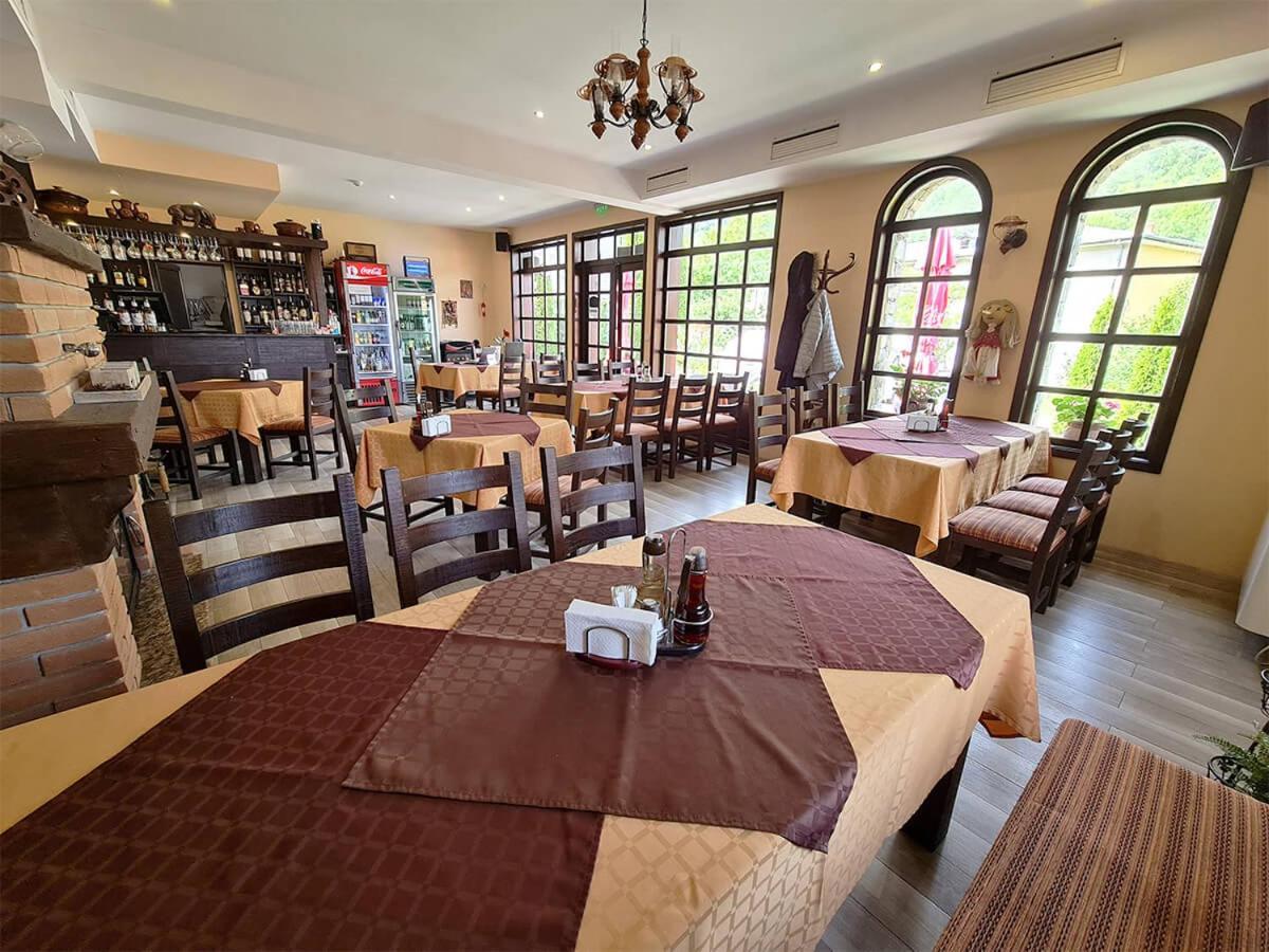 Family Hotel Chiflik Hills Экстерьер фото