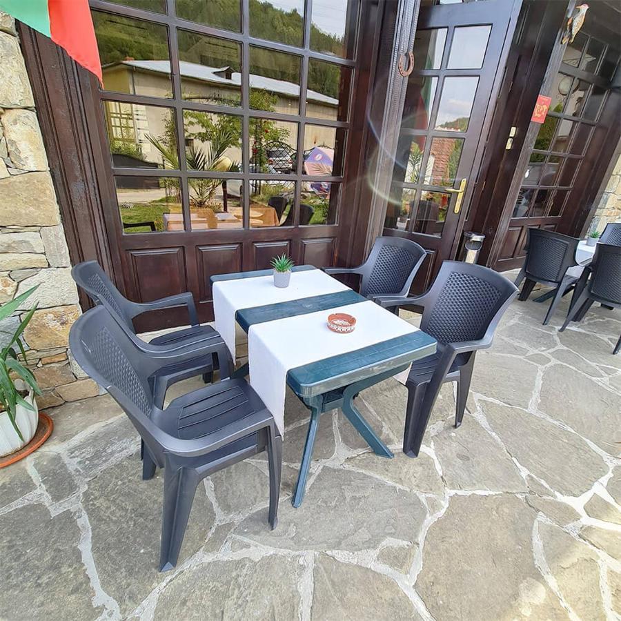 Family Hotel Chiflik Hills Экстерьер фото
