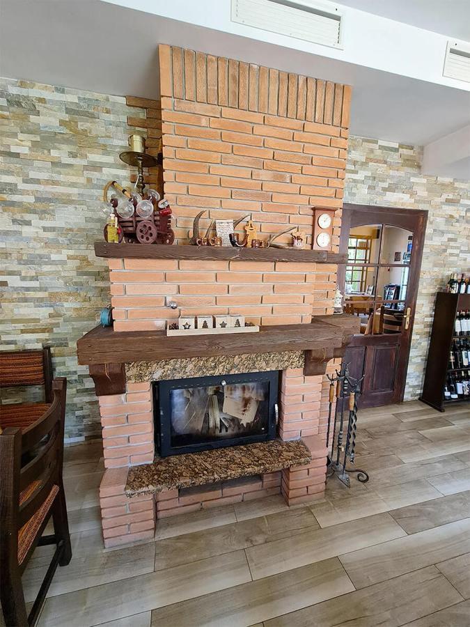 Family Hotel Chiflik Hills Экстерьер фото