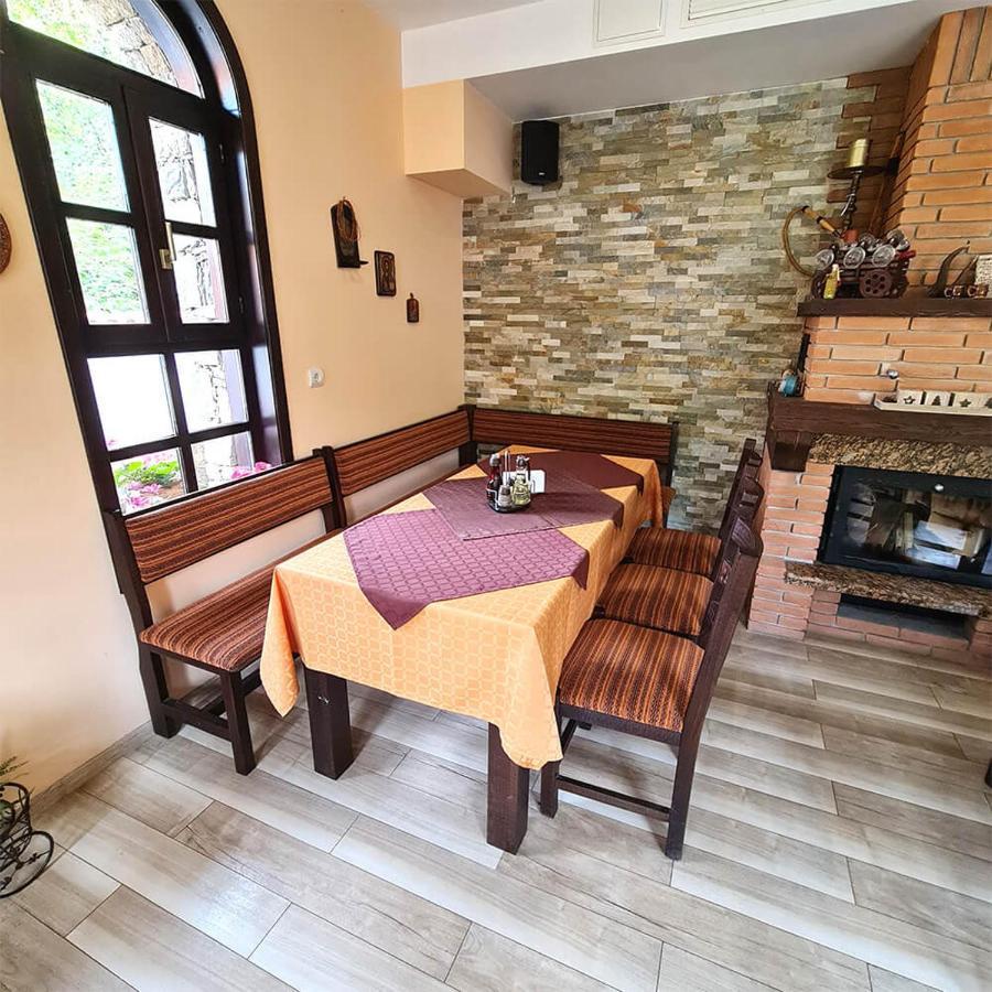 Family Hotel Chiflik Hills Экстерьер фото