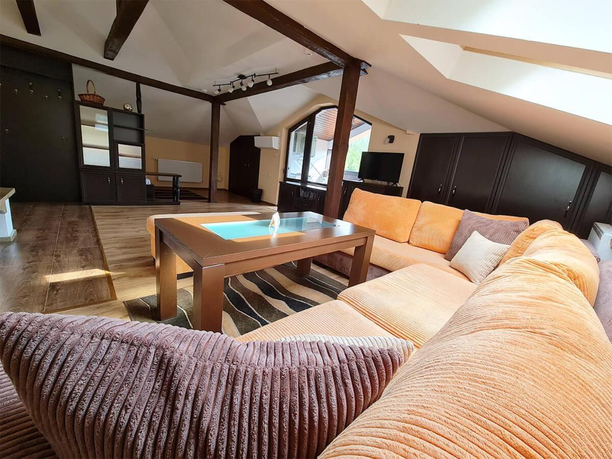 Family Hotel Chiflik Hills Экстерьер фото
