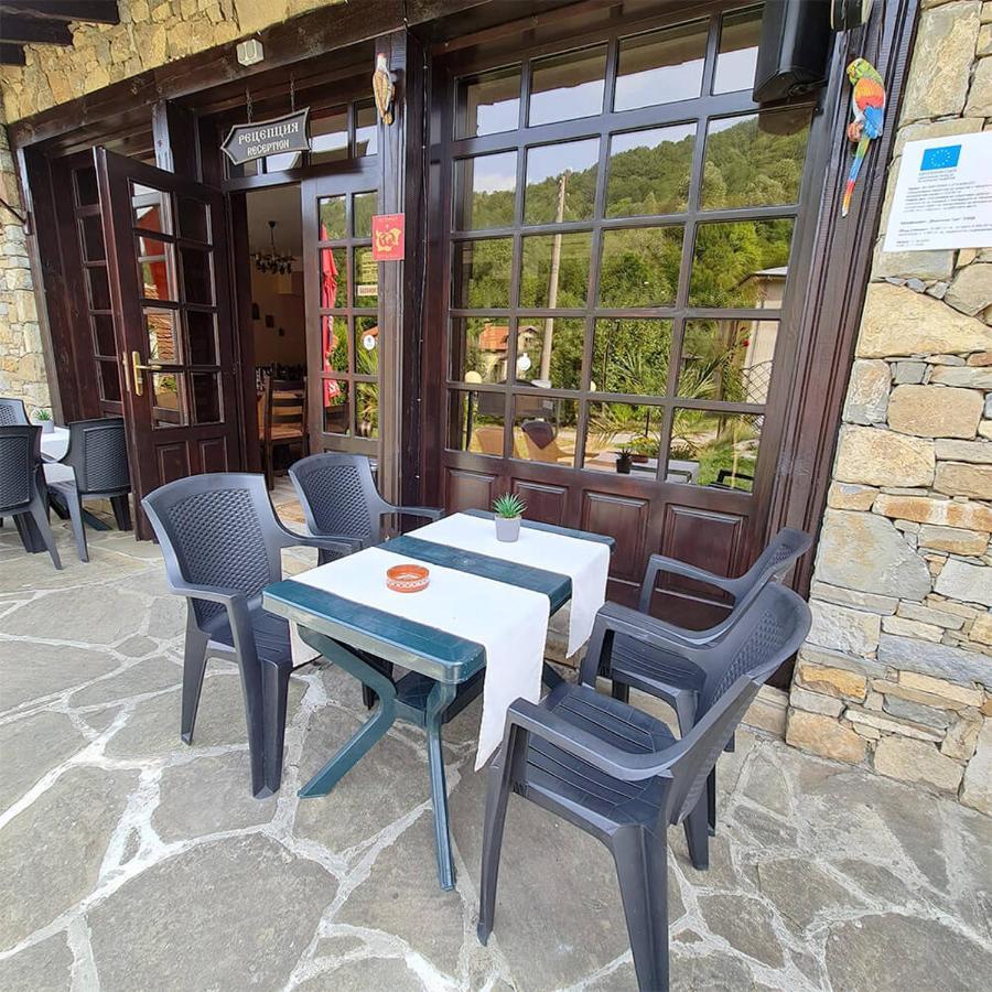 Family Hotel Chiflik Hills Экстерьер фото