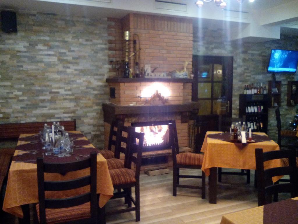 Family Hotel Chiflik Hills Экстерьер фото