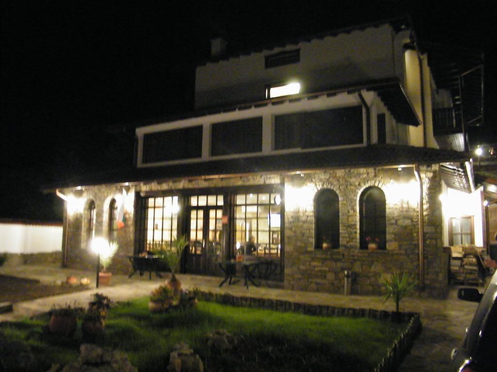 Family Hotel Chiflik Hills Экстерьер фото