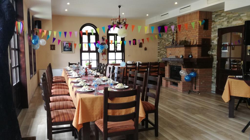 Family Hotel Chiflik Hills Экстерьер фото